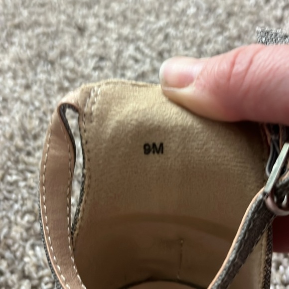 Maurice’s chunky gray heel size 9 - Picture 11 of 12